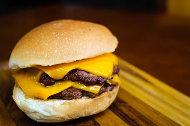 Osso Cheese burger do Osso Smash House