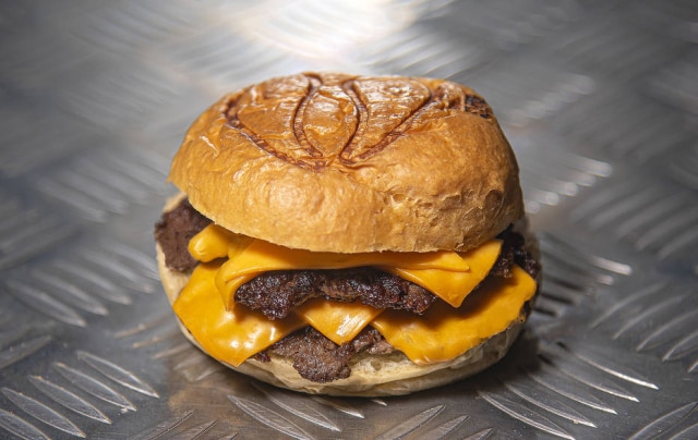 . Osso Smash House faz promoção de hambúrgueres a R$ 10.