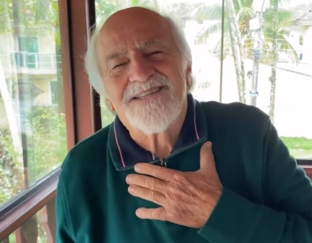 Reprodução Instagram / @aryfontoura Ary Fontoura, 88, posta vídeo com bolo e agradece seus 2,9 milhões de seguidores