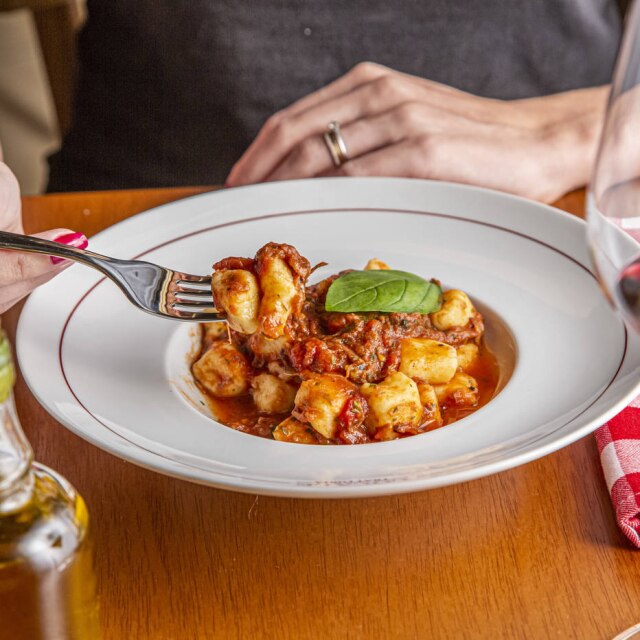 Mario Rodrigues Nhoque com ragu de ossobuco, da Locale Trattoria.