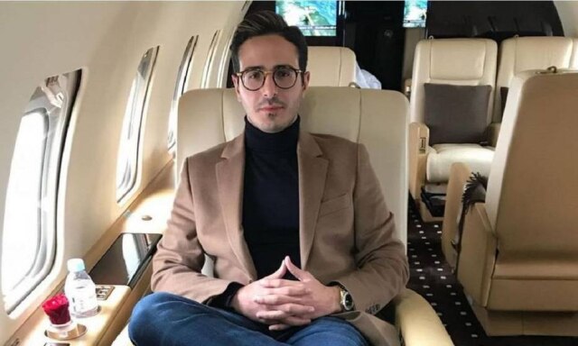 Netflix Acusado de enganar e roubar mulheres, Simon Leviev está monetizando a fama conquistada em documentário.