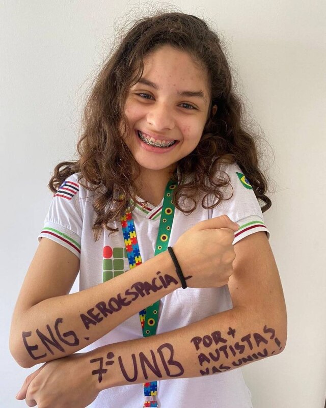 Laís Coelho/Arquivo pessoal Laís Coelho vai cursar Engenharia Aeroespacial na Universidade de Brasília. A jovem, de 18 anos, tem diagnóstico de Transtorno do Espectro Autista (TEA) e Transtorno do Déficit de Atenção com Hiperatividade (TDAH). Ela mora em São Luis do Maranhão há cerca de dez anos e vai se mudar para Brasília.