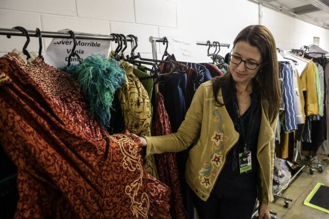 Gabriela Biló/ Estadão Amanda Whidden, figurinista assistente, participou da criação do figurino original e veio ao Brasil para ajudar a trazer o musical ao País