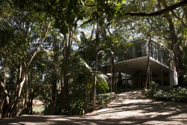 Divulgação A Casa de Vidro, no Morumbi, projeto de Lina Bo Bardi, atual sede do Instituto Lina Bo e Pietro Maria Bardi
