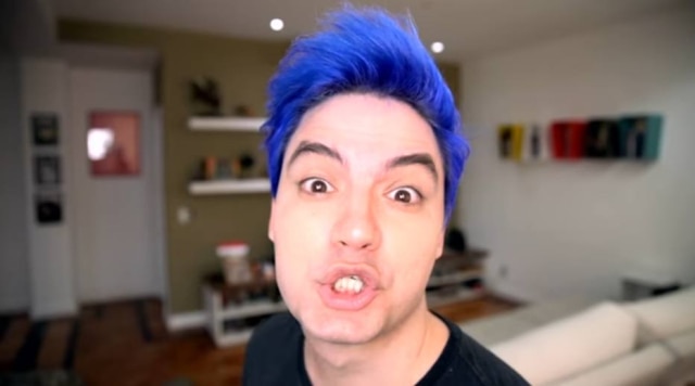 https://www.youtube.com/watch?v=hfAKXxLXruo&t=529s #CabeloRosaFelipeNeto entrou nos tópicos mais comentados na terça-feira, 21, no Twitter