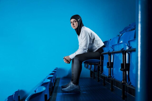 Vivienne Balla/Nike/Handout via REUTERS O hijab esportivo da Nike é leve e confortável.