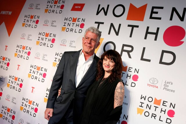 Brendan McDermid/Reuters Chef de cozinha Anthony Bourdain, morto em 8 de junho, e sua companheira, a atriz Asia Argento