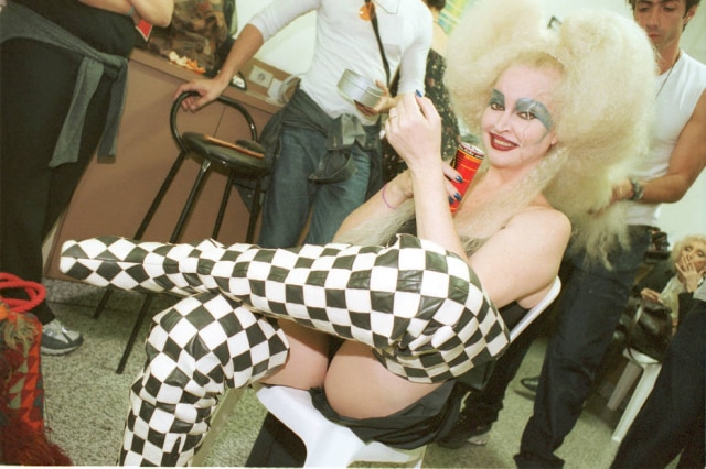 JULIANO TOLEDO/AE Elke Maravilha no backstage em 2000
