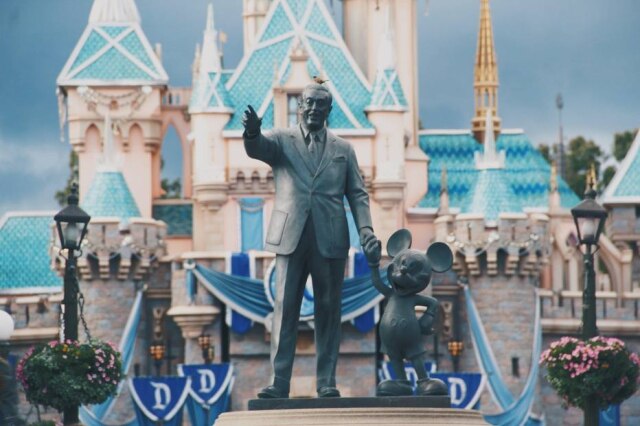 Unsplash / @travisgergen Disney é o maior conglomerado de entretenimento do mundo.