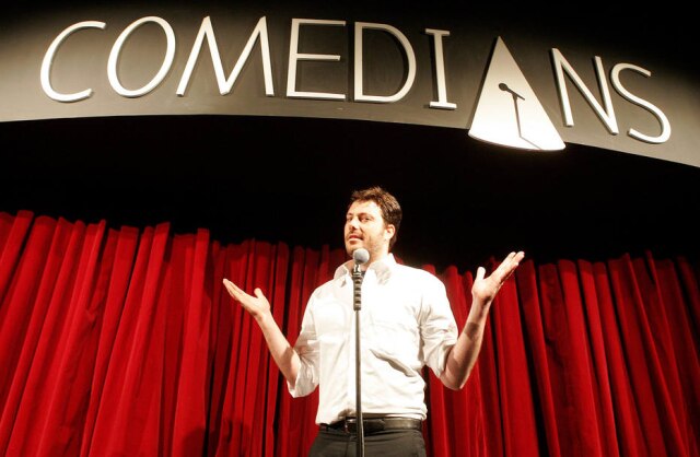 Ivan Dias / Estadão Danilo Gentili no palco do bar Comedians.