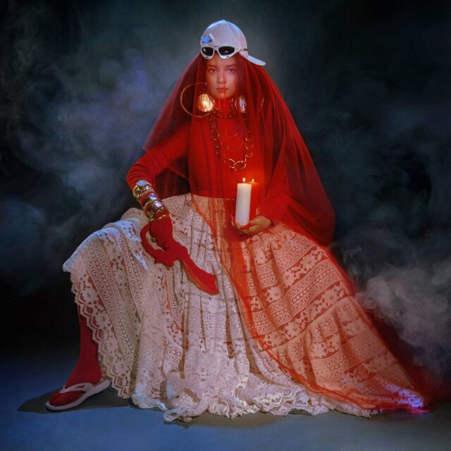 DIVULGAÇÃO/MC THA Quase sem querer, a foto que ilustra o álbum ‘Rito de Passá’ é uma releitura pós-moderna de Iansã, orixá do vento e dos temporais