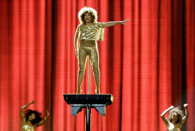 REUTERS/Stefan Wermuth Apresentação de Tina Turner em Londres. Uma nova história em quadrinhos vai explorar os altos e baixos da vida da cantora.