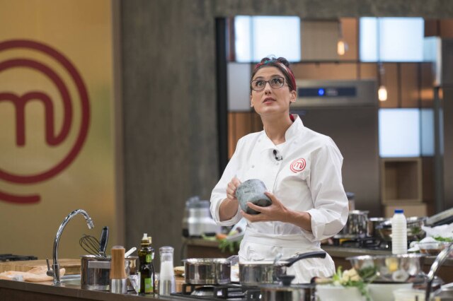 Carlos Reinis/Band/Divulgação Paola Carosella caiu durante o 'MasterChef Profissionais' e virou assunto nas redes sociais.