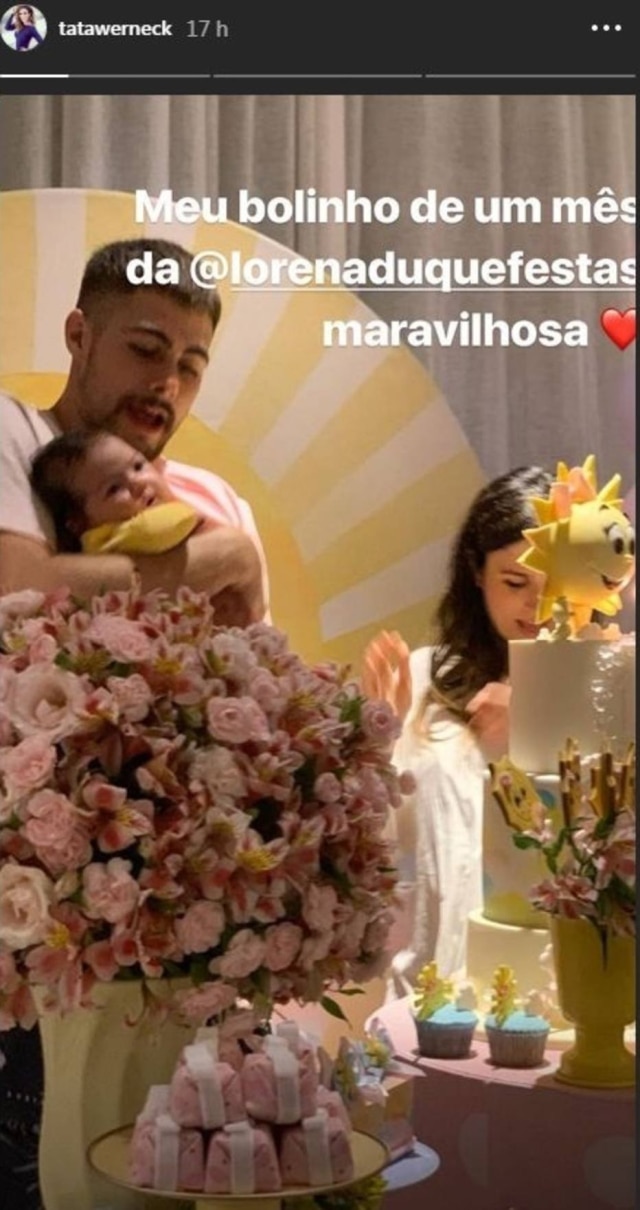 Instagram@tatawerneck Comemoração de um mês de vida de Clara Maria teve direito a bolo e decoração.