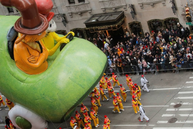 Brendan Mcdermid / Reuters Os balões temáticos são o grande atrativo do desfile