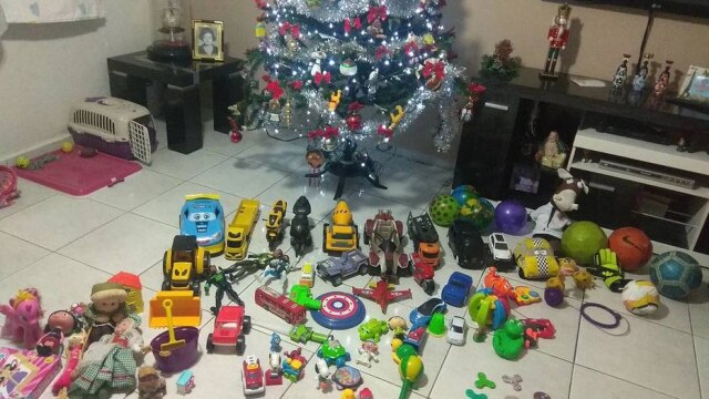 Arquivo pessoal/Ajudantes do Papai Noel O Ajudantes do Papai Noel arrecada brinquedos, alimentos, roupas e produtos de higiene e limpeza para entregar a instituições de assistência social.