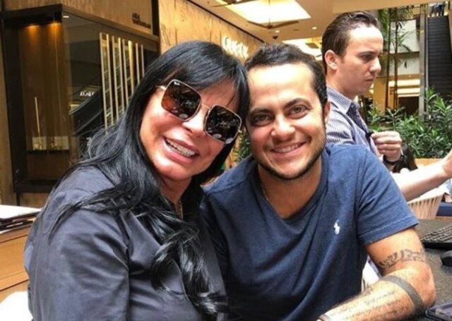 Instagram/@mariagretchen A cantora Gretchen e o filho Thammy Miranda.