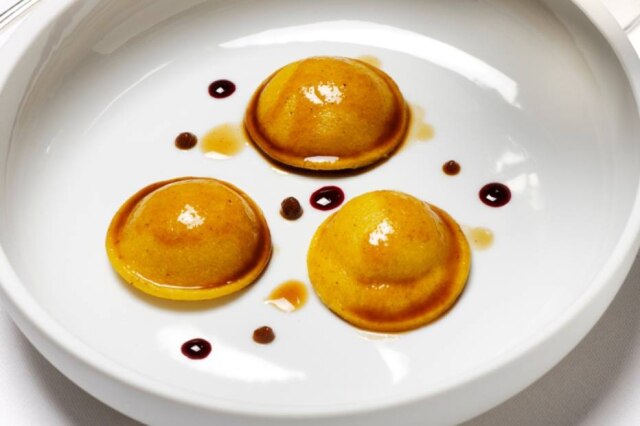 Divulgação Ravioli Delta del Po. Prato do Osteria Francescana, número um do mundo, com recheio de cotechino, embutido típico de Módena, cidade do restaurante.
