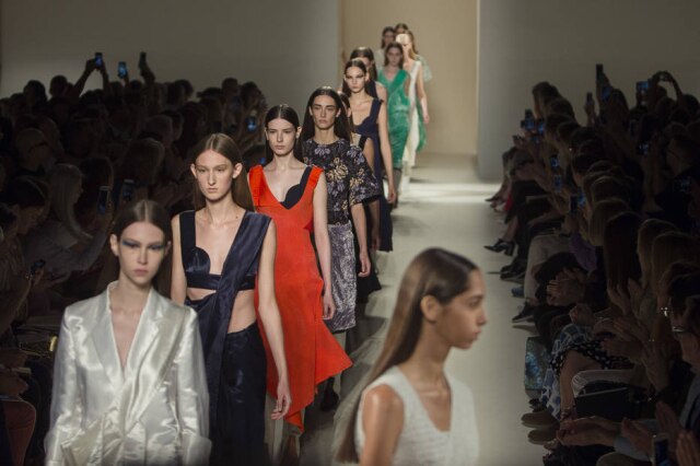 AP Photo/Andres Kudacki Victoria Beckham verão 2017.