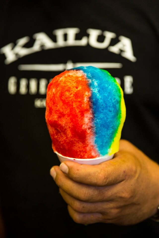 Kent Nishimura|NYT Raspadinha com os sabores morango, baunilha e banana.