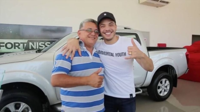 instagram.com/wesleysafadao/ 'Lembrancinha': Wesley Safadão deu uma caminhonete de mais de R$ 160 mil para o pai