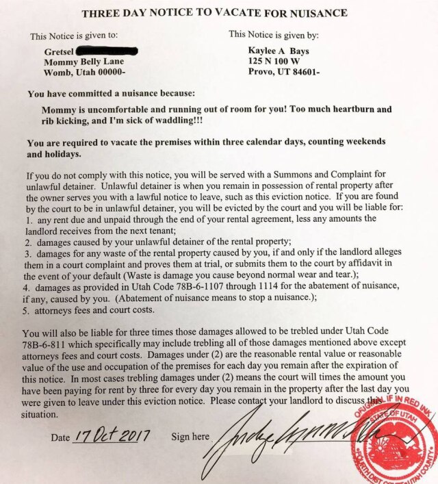 Facebook/ American Fork Hospital Ao longo de sua carreira de três décadas, foi a primeira vez que o juíz notificou um aviso de despejo a um feto
Ao longo de sua carreira de três décadas, foi a primeira vez que o médico notificou um aviso de despejo ao feto