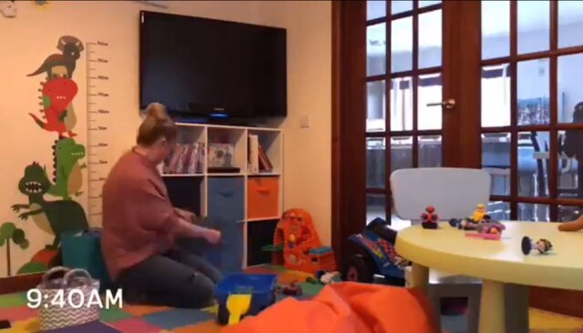 Facebook/ @Gemma.Chalmers82 Gemma.Chalmers gravou um time lapse do seu dia como mãe