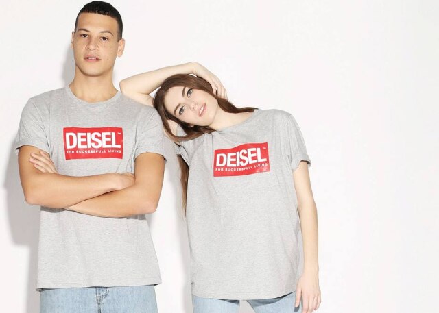 Divulgação/ Diesel Diesel cria camiseta com o seu próprio logo, mas com a marca soletrada errada