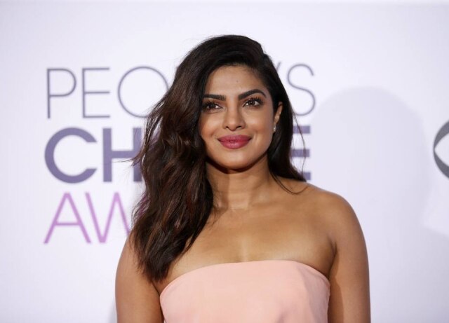 Danny Moloshok/Reuters 'Os números refletem isso', diz atriz indiana Priyanka Chopra sobre mulheres de cor receberem menos.