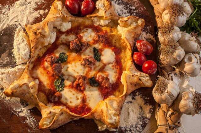 Vittoria Sciosa A pizza Carnevale