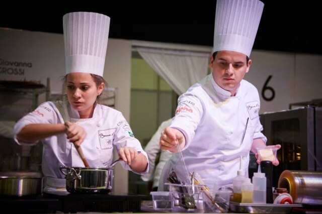 Bocuse D'Or A Sirha abriga o Bocuse D'Or, competição considerada a copa do mundo da gastronomia. Na foto, a brasileira Giovanna Grossi.