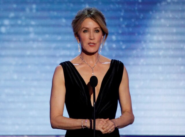 REUTERS/Mario Anzuoni/File Photo Felicity Huffman é conhecida por seu papel em 'Desperate Housewives'