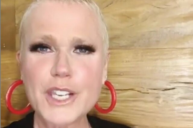 Instagram / @xuxamenegheloficial A empresa Espaçolaser, que tem Xuxa como sócia, anunciou que vai doar R$ 1 milhão para o Ministério da Saúde. O valor é originado de parte dos lucros nos dois últimos meses e representantes da rede de franquias de depilação já entraram em contato com autoridades responsáveis. Personalidades doam para combater coronavírus.