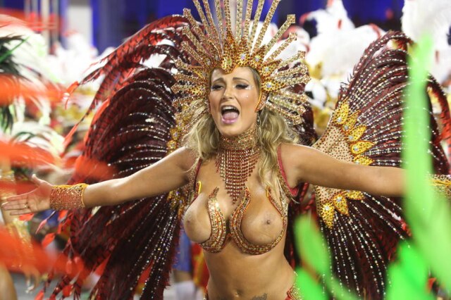 José Patrício / Estadão Andressa Urach em desfile da Leandro de Itaquera no carnaval de 2014.