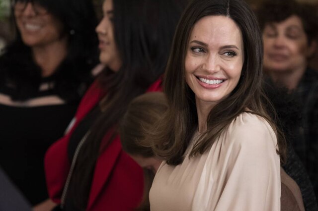 EFE/EPA/SHAWN THEW Em seu Instagram, Angelina Jolie fez apelo fim da guerra entre Rússia e Ucrânia.