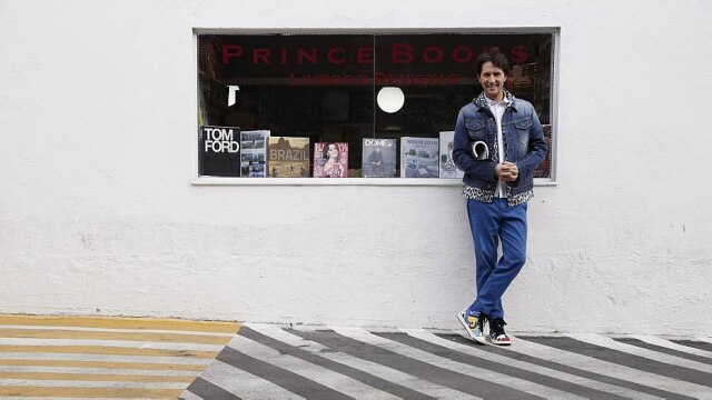 Eliaria Andrade O apresentador no estacionamento onde fica a escondida Prince Books, livraria especializada em moda da rua Oscar Freire