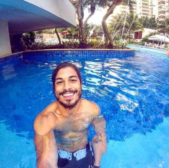 Reprodução/Instagram Solteiro, Douglas Sampaio elogia Carol Portaluppi nas redes sociais.