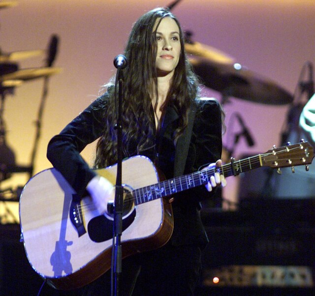 REUTERS/Peter Morgan Alanis Morrissette durante apresentação em 2001.