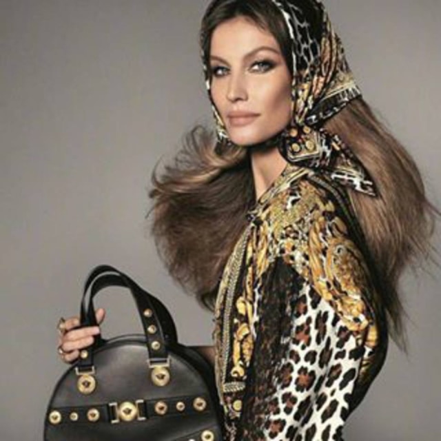 Instagram/ @gisele Gisele Bündchen compartilhou em seu Instagram clique da campanha da Versace, que será divulgada na íntegra dia 18 de dezembro