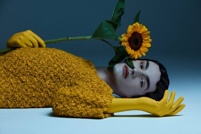 Mariana Maltoni/Divulgação Foto de Mariana Maltoni com styling de Renata Correa, uma das obras que homenageiam Conrado Segreto