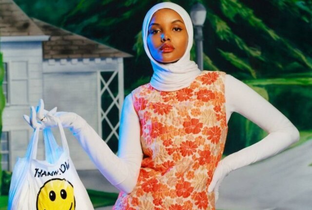 Scandebergs/ Teen Vogue/ DIvulgação Halima Aden é capa da 'Teen Vogue' de agosto
