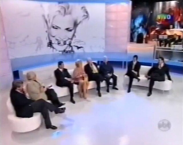 Reprodução de 'Hebe' (2004) / SBT Programa 'Hebe' em 8 de março de 2004.