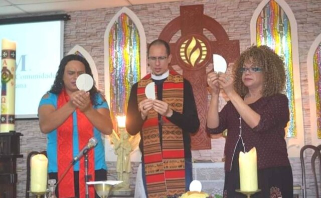 Arquivo pessoal Igreja evangélica aceita transsexuais como Jaque Chanel e Alexya Salvador, que se tornaram pastoras.