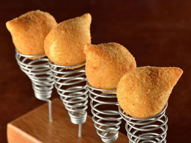 Mauro Holanda/Estadão Coxinha de galinha caipira do Bar da Dona Onça