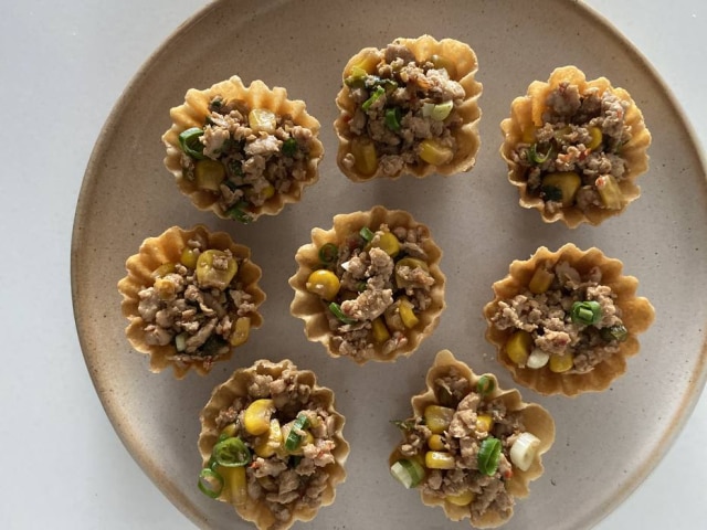 Patrícia Ferraz/Estadão De entrada, o krathong-thong, mini cestinhas tailandesas recheadas com pedacinhos de frango, milho e cebolinha, temperados com especiarias.