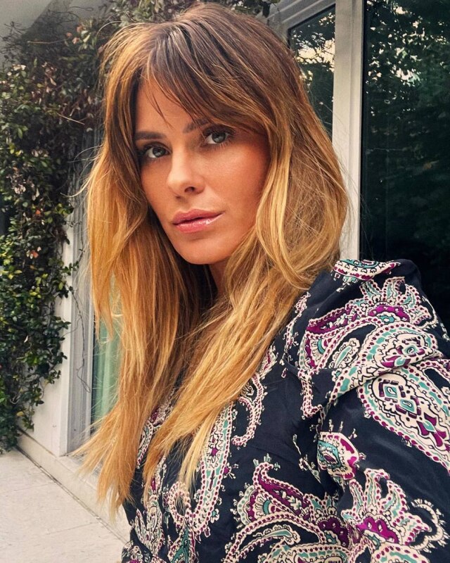 Instagram / @Loracarola Carolina Dieckmann diz não se arrepender de ter colocado silicone, mas se pudesse voltar atrás, não faria.