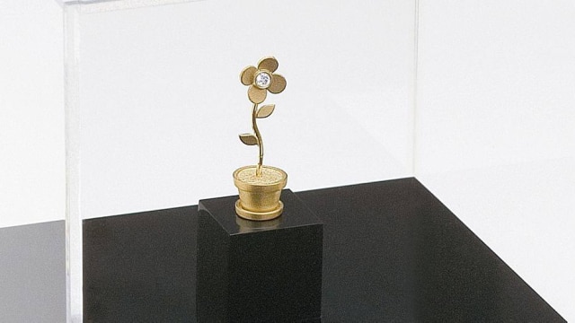 divulgação Flor: escultura em ouro e diamante de Antonio Bernardo