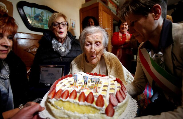Alessandro Garofalo/ Reuters Emma morano, que morreu aos 117 anos, tinha o costume de comer dois ovos crus por dia