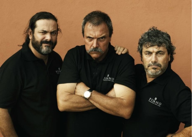 Os irmãos Pisano. Gustavo (à esq.), da enologia, Daniel (centro), encarregado das exportações, e Eduardo (dir.), da viticultura.