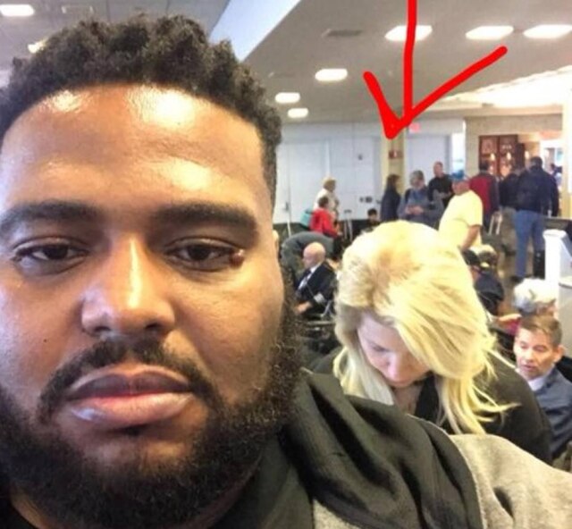 Facebook / emmit.walker Emmit Walker respondeu a mulher que não acreditava que ele viajaria em primeira classe